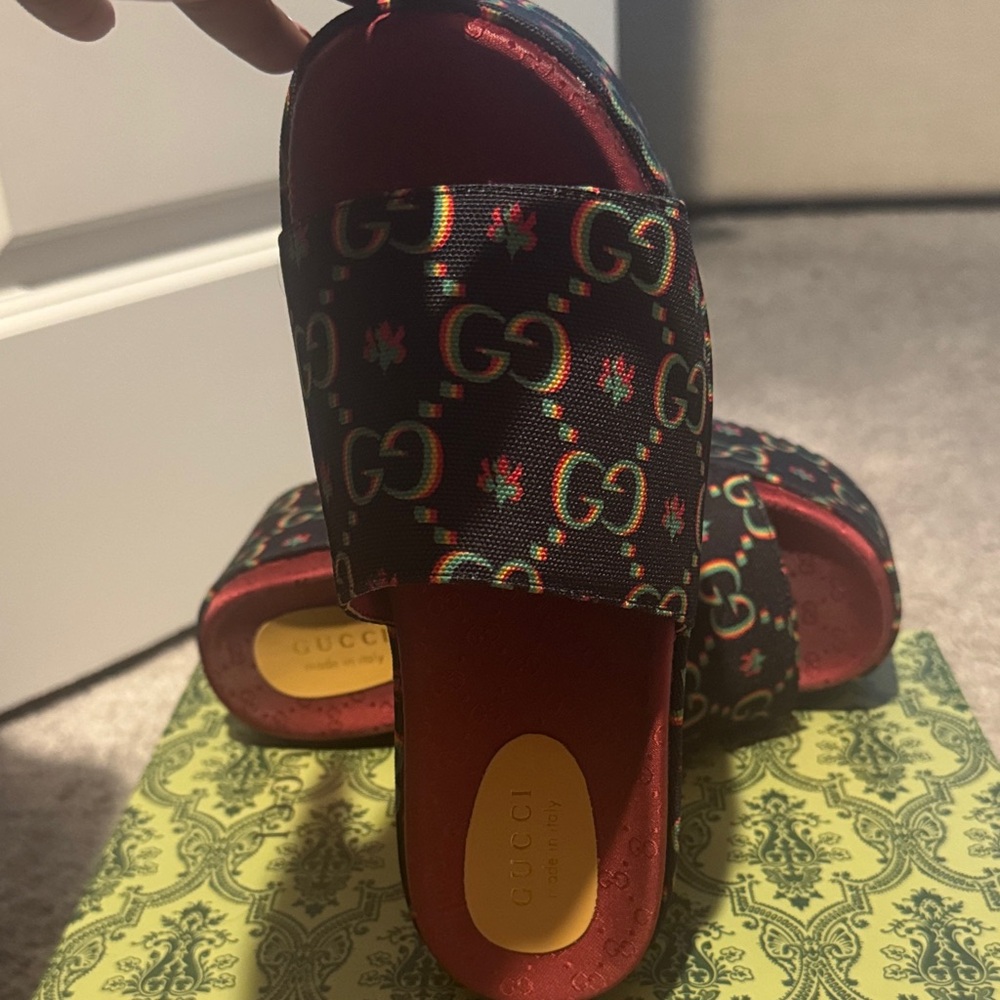 Gucci Women's Black and Red Logo Platform Shoes - Picture 3 of 5